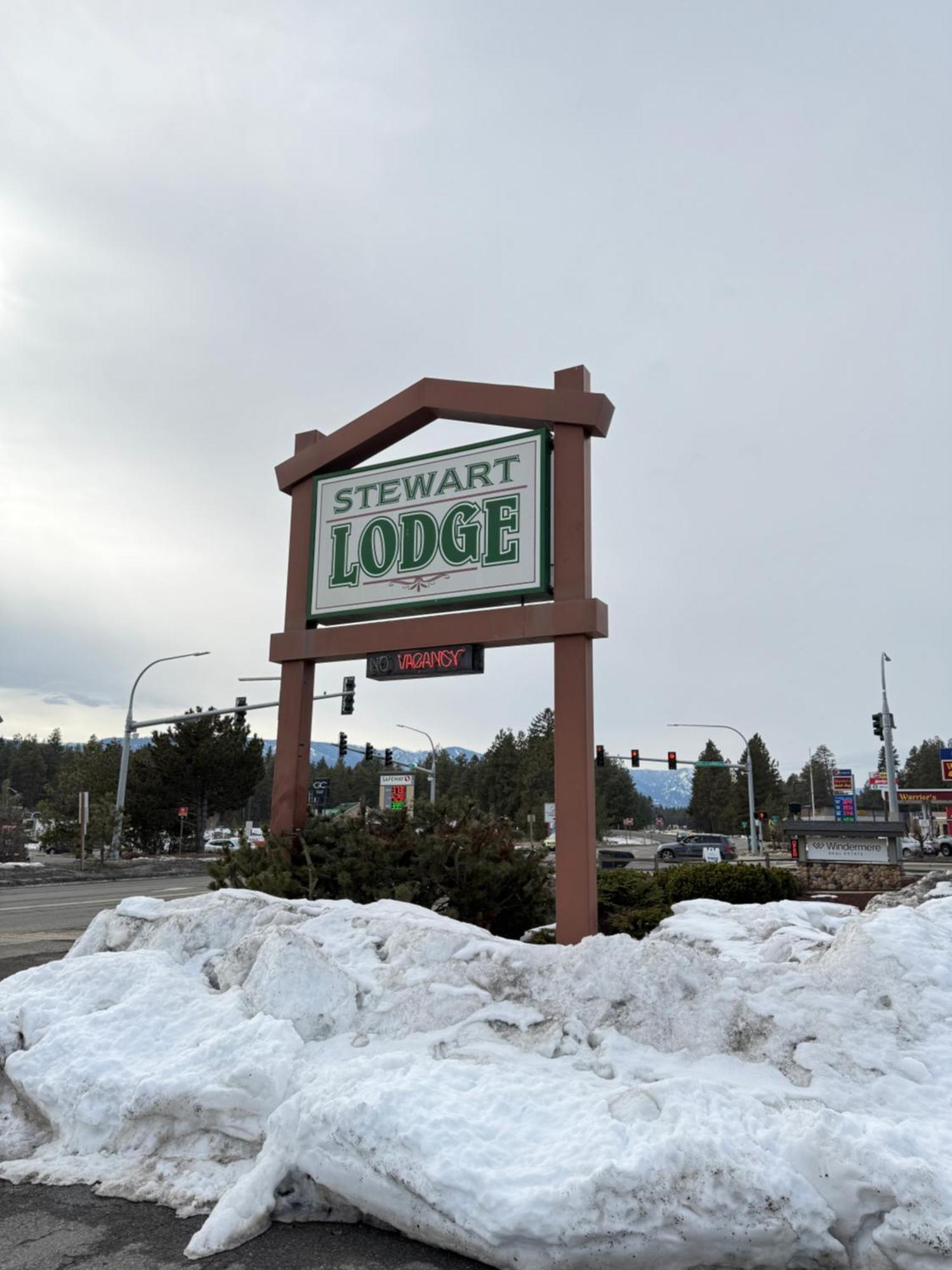 Stewart Lodge Кли Елъм Екстериор снимка